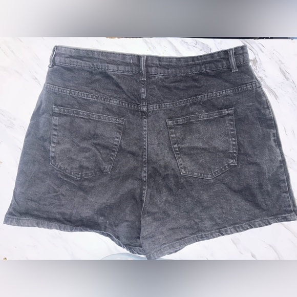 Denim&Co Black High-Waist Denim Shorts - Picture 2 of 3